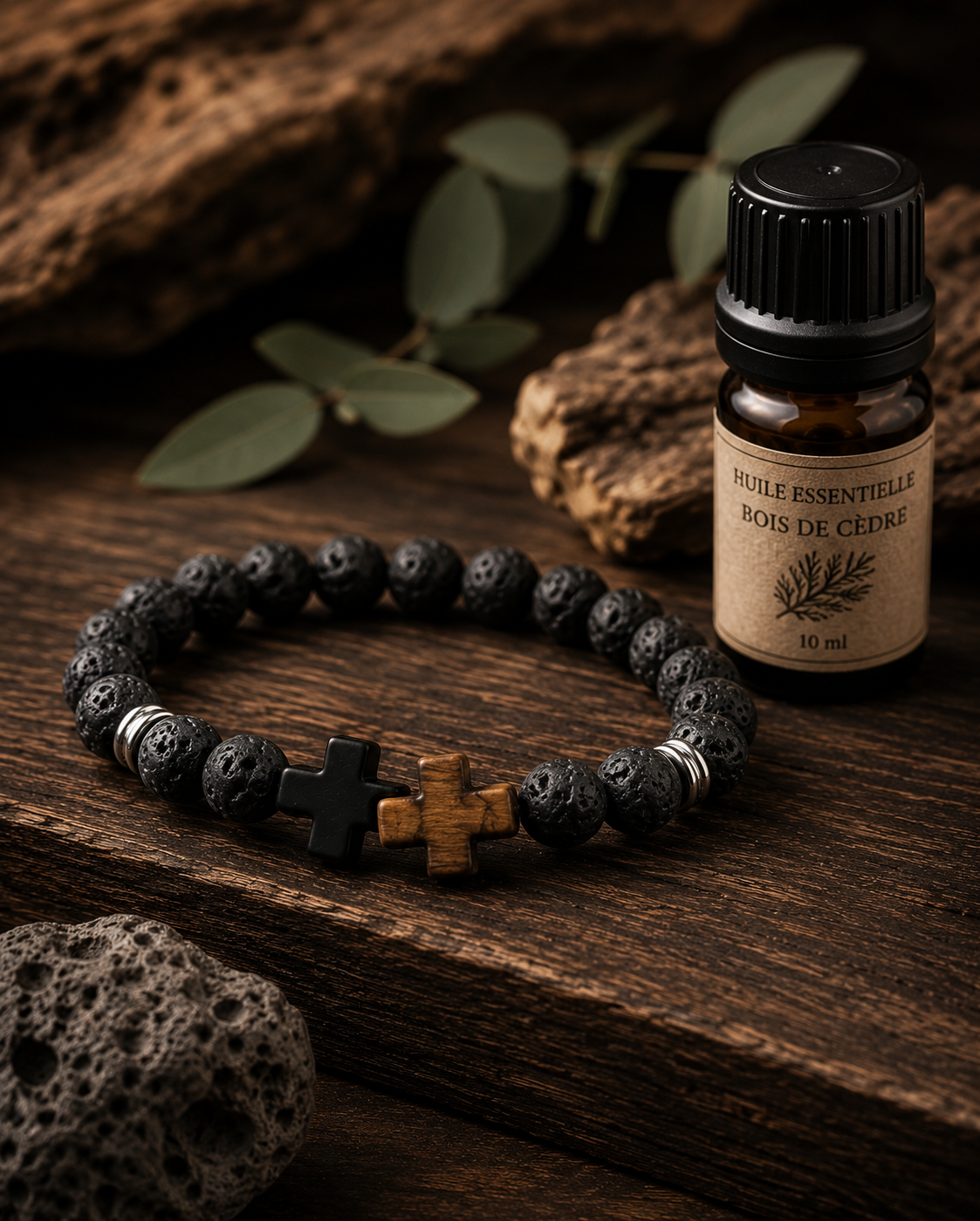 Bracelet en perles de Pierre de Lave présenté avec un flacon d’huile essentielle