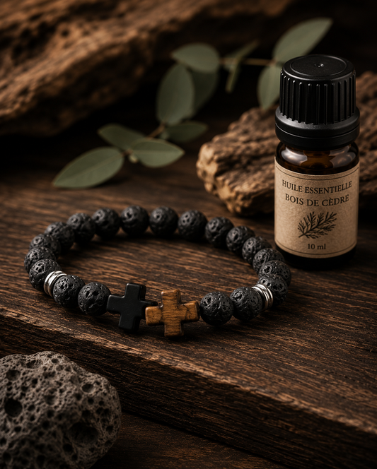 Bracelet en perles de Pierre de Lave présenté avec un flacon d’huile essentielle