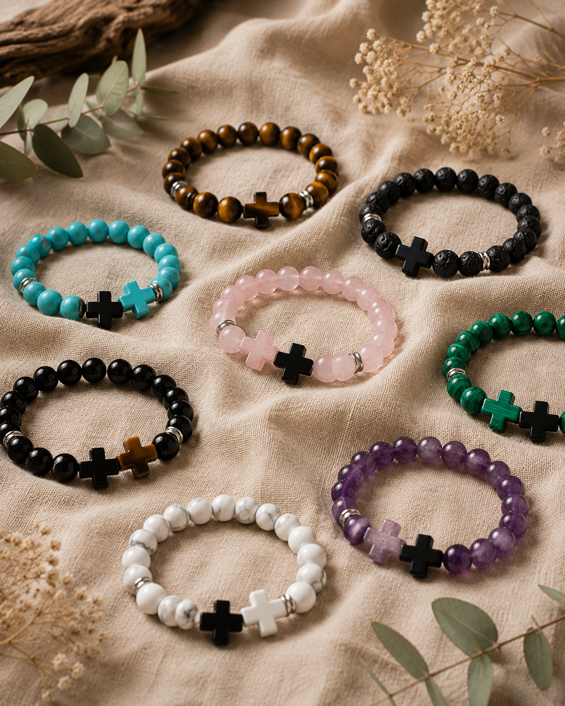Bracelets en pierres naturelles et objets de lithothérapie sur lin, guide pour débutants
