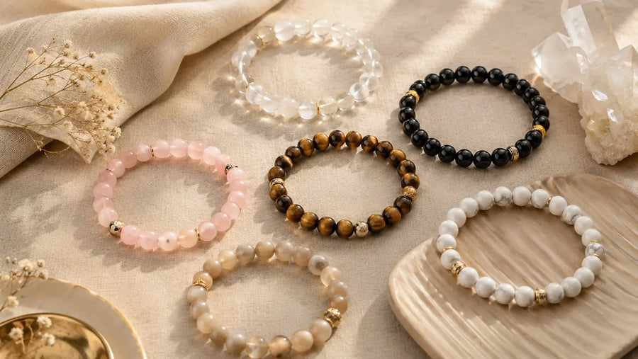 Bracelets en pierres naturelles présentant plusieurs couleurs, diamètres et finitions