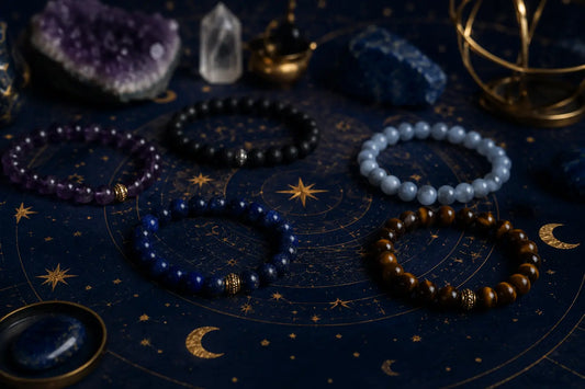 Bracelets en pierres naturelles et symboles du zodiaque, horoscope lithothérapie d'août 2026