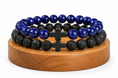 Coffret duo de bracelets Pierre de Lave et Sodalite bleue, présenté comme idée cadeau avec deux bracelets assortis.