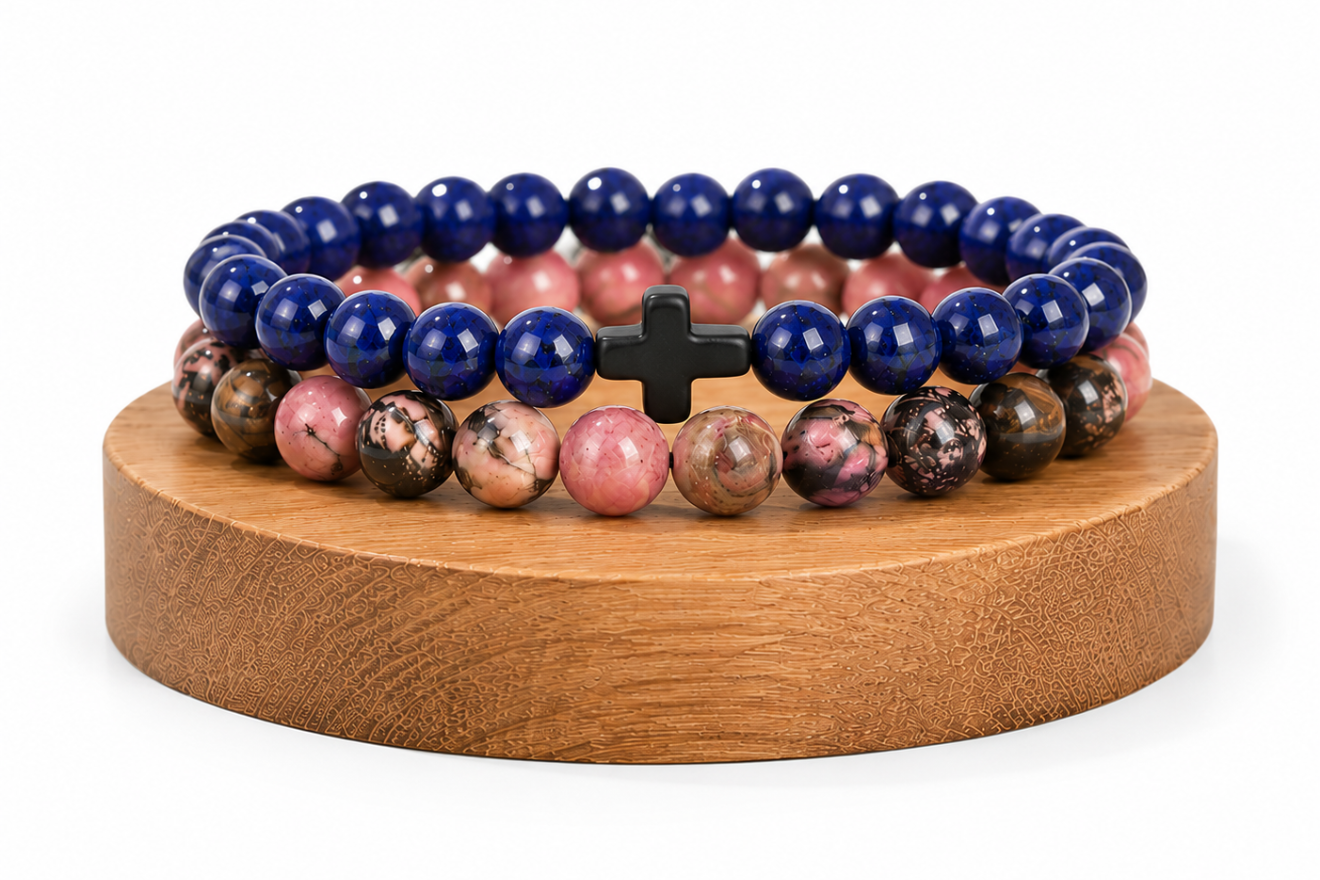 Coffret duo de bracelets Rhodonite et Sodalite bleue, présenté comme idée cadeau avec deux bracelets assortis aux tons rose et bleu.